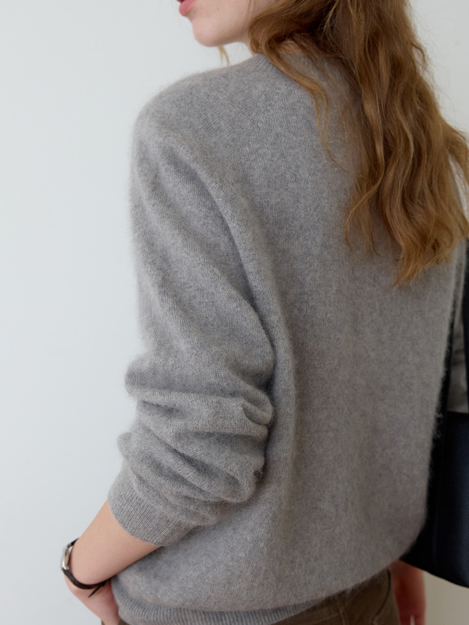 A CASHMERE BRUSHED PULLOVER_GREY 사진 3/4