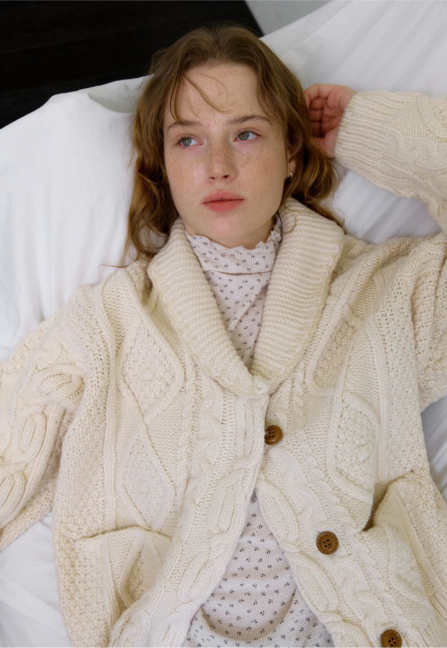 A FLOWER TURTLENECK TEE_BEIGE 사진 2/4