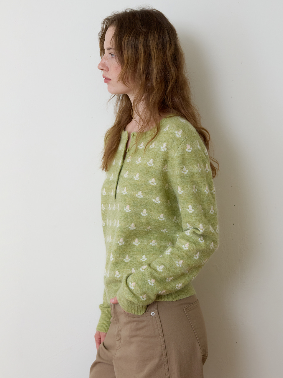 A FLOWER HENLEY NECK KNIT_OLIVE 사진 2/4