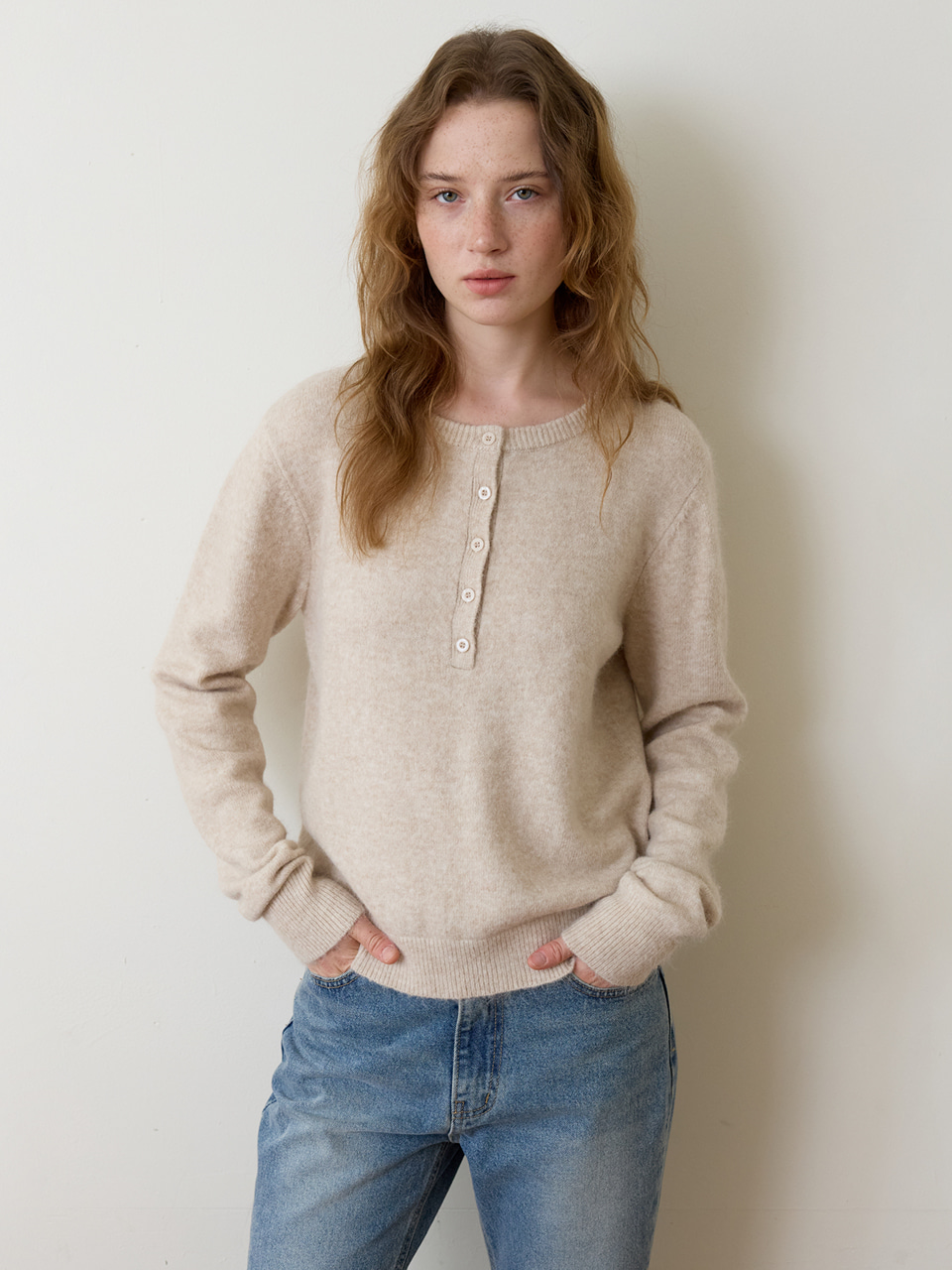 A SOLID HENLEY NECK KNIT_LIGHT BEIGE 写真 2/4