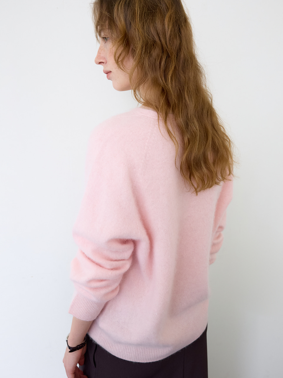 A V-NECK CASHMERE BRUSHED PULLOVER_PINK 사진 3/4