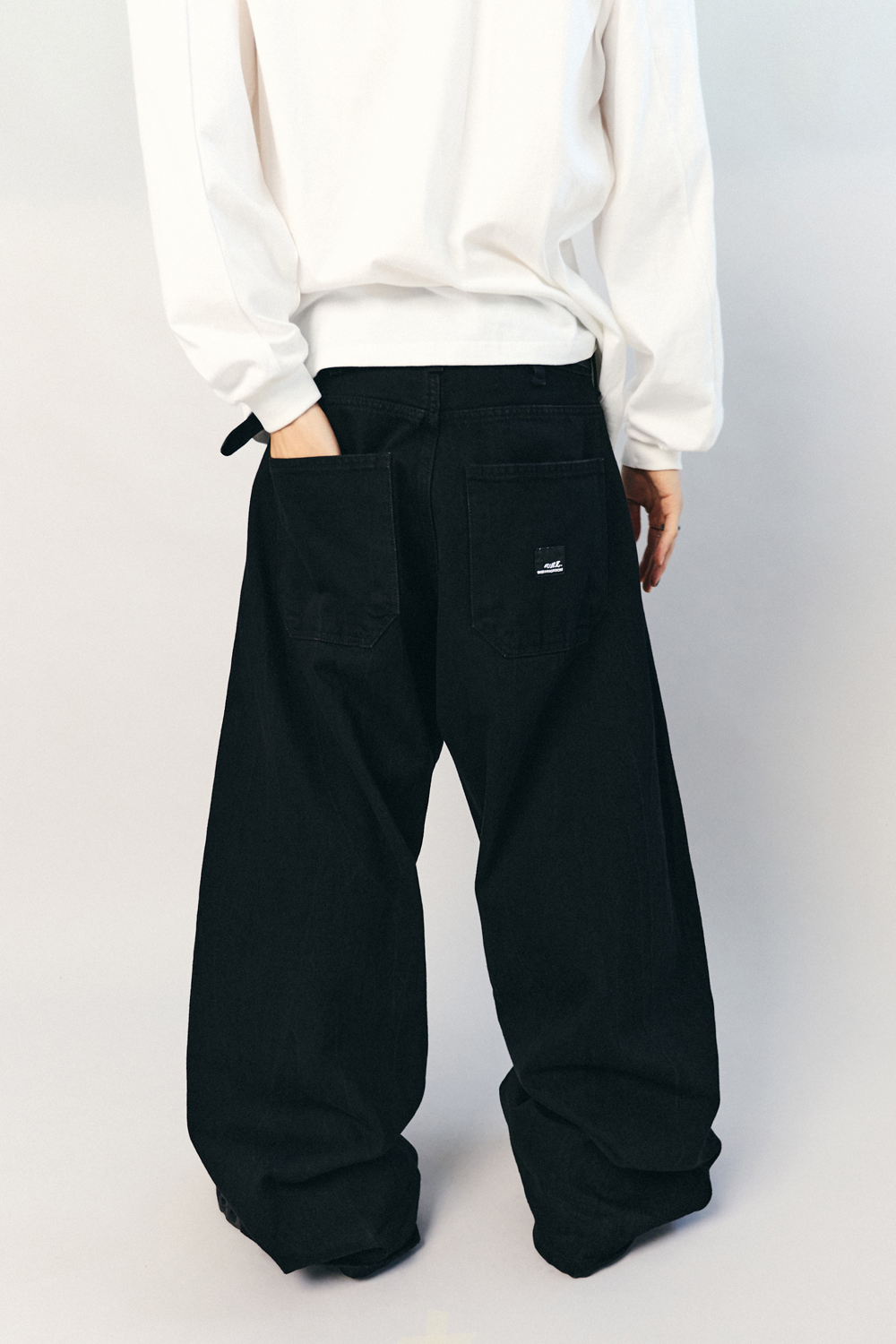 SURL Wide Curve Jeans Washed Crinkle Black 사진 3/4