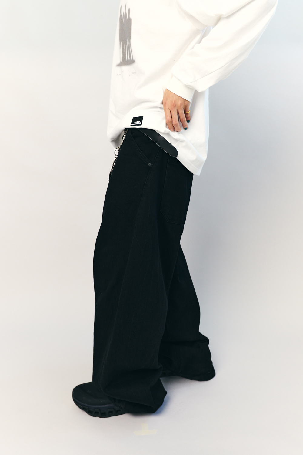 SURL Wide Curve Jeans Washed Crinkle Black 사진 2/4