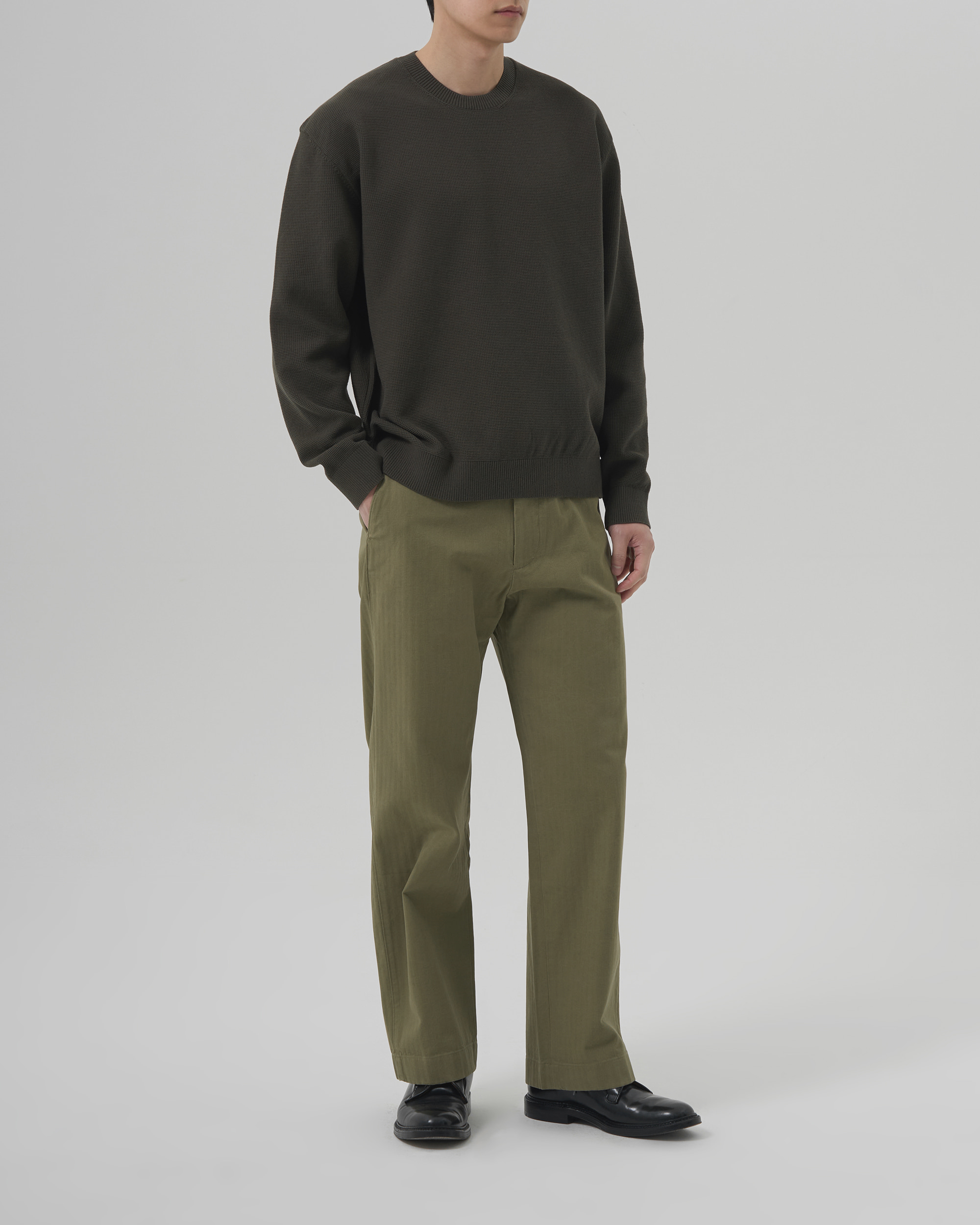 GRAIN COTTON KNIT CREWNECK - OLIVE KHAKI 사진 3/4