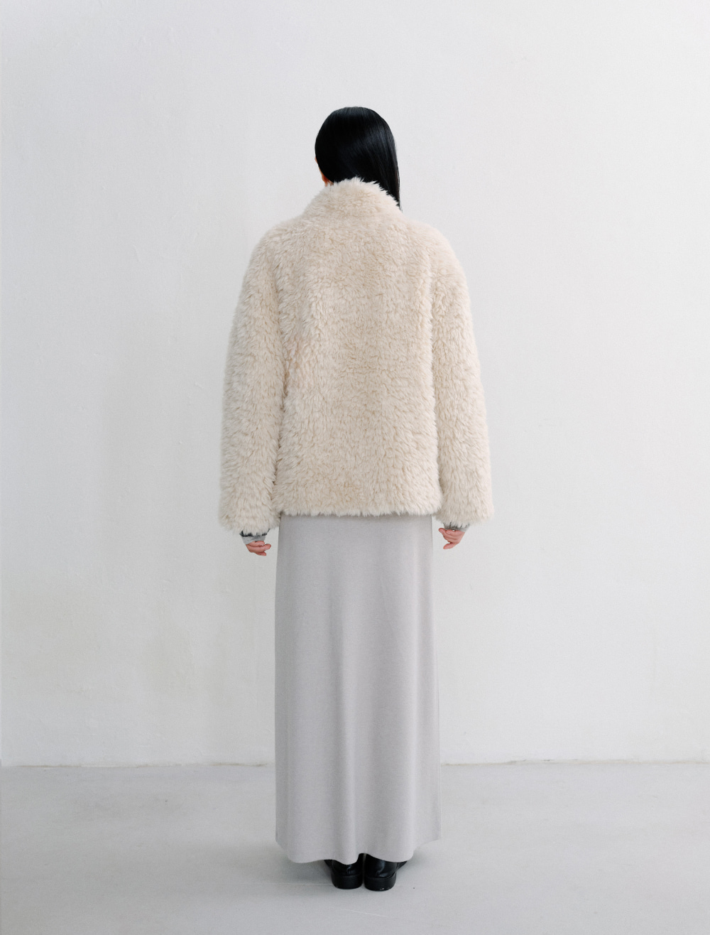 FLUFFY FUR COAT [BEIGE] - Low Tide 사진 3/4