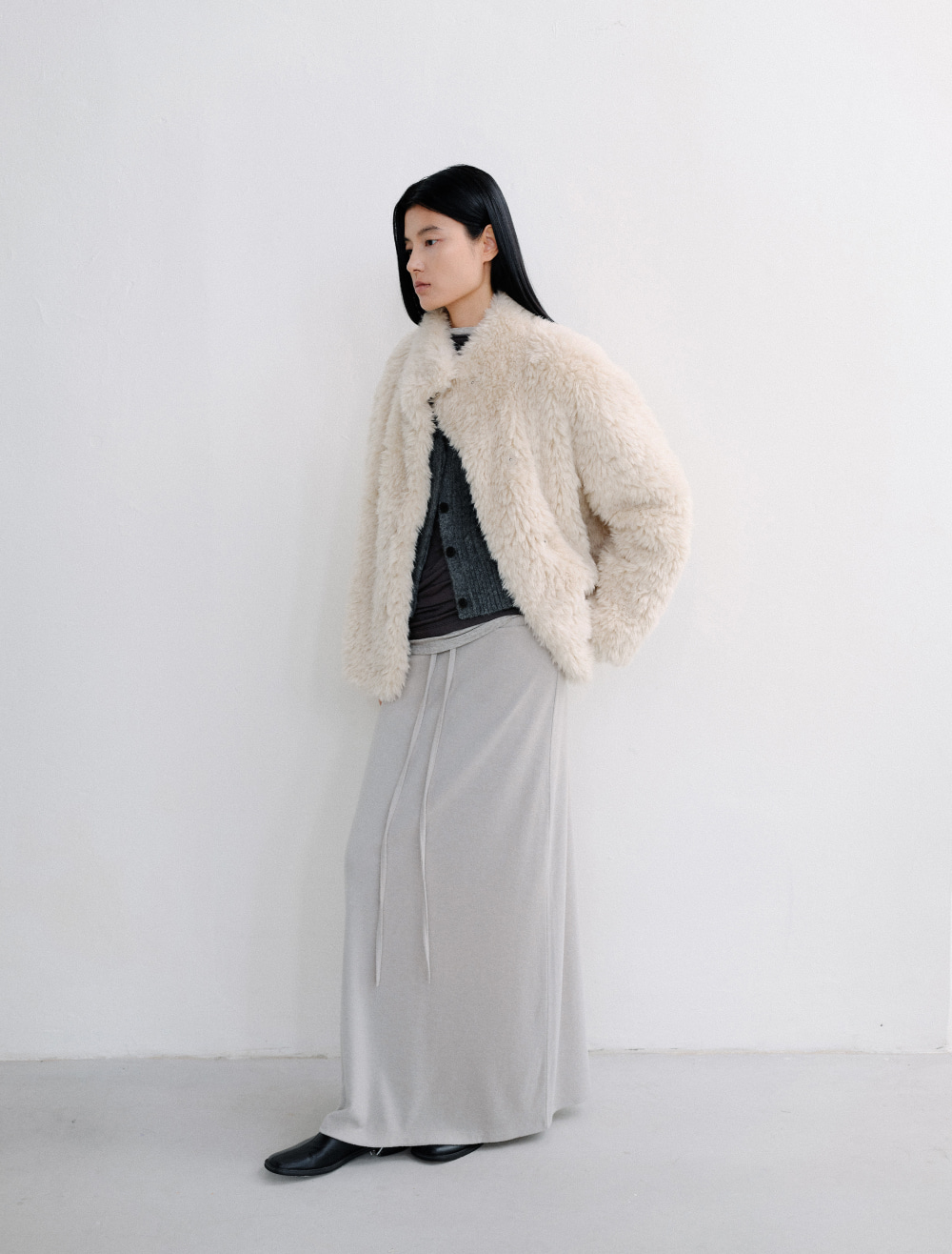 FLUFFY FUR COAT [BEIGE] - Low Tide 사진 4/4