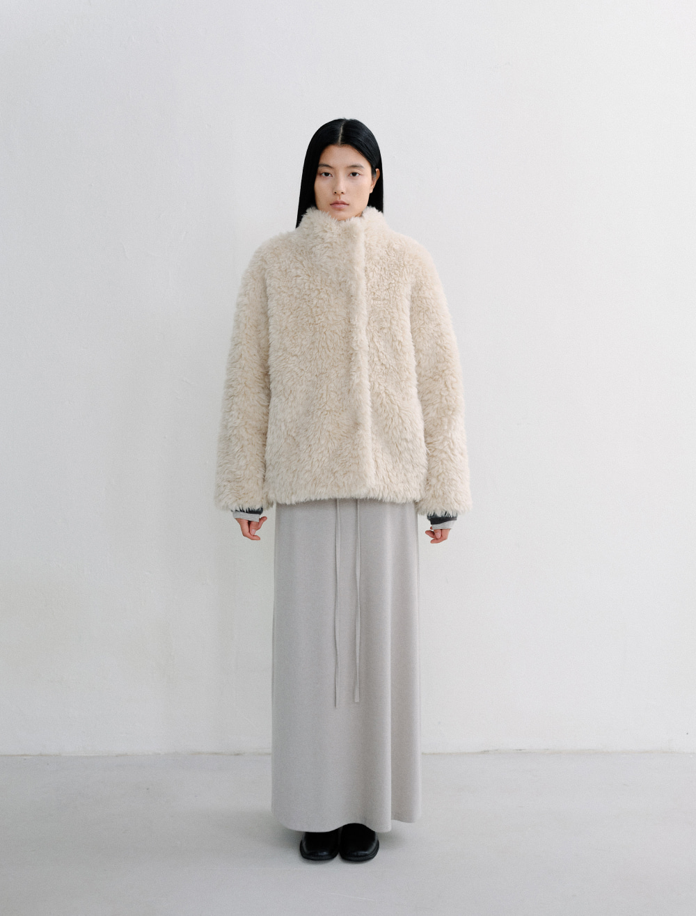 FLUFFY FUR COAT [BEIGE] - Low Tide 사진 2/4