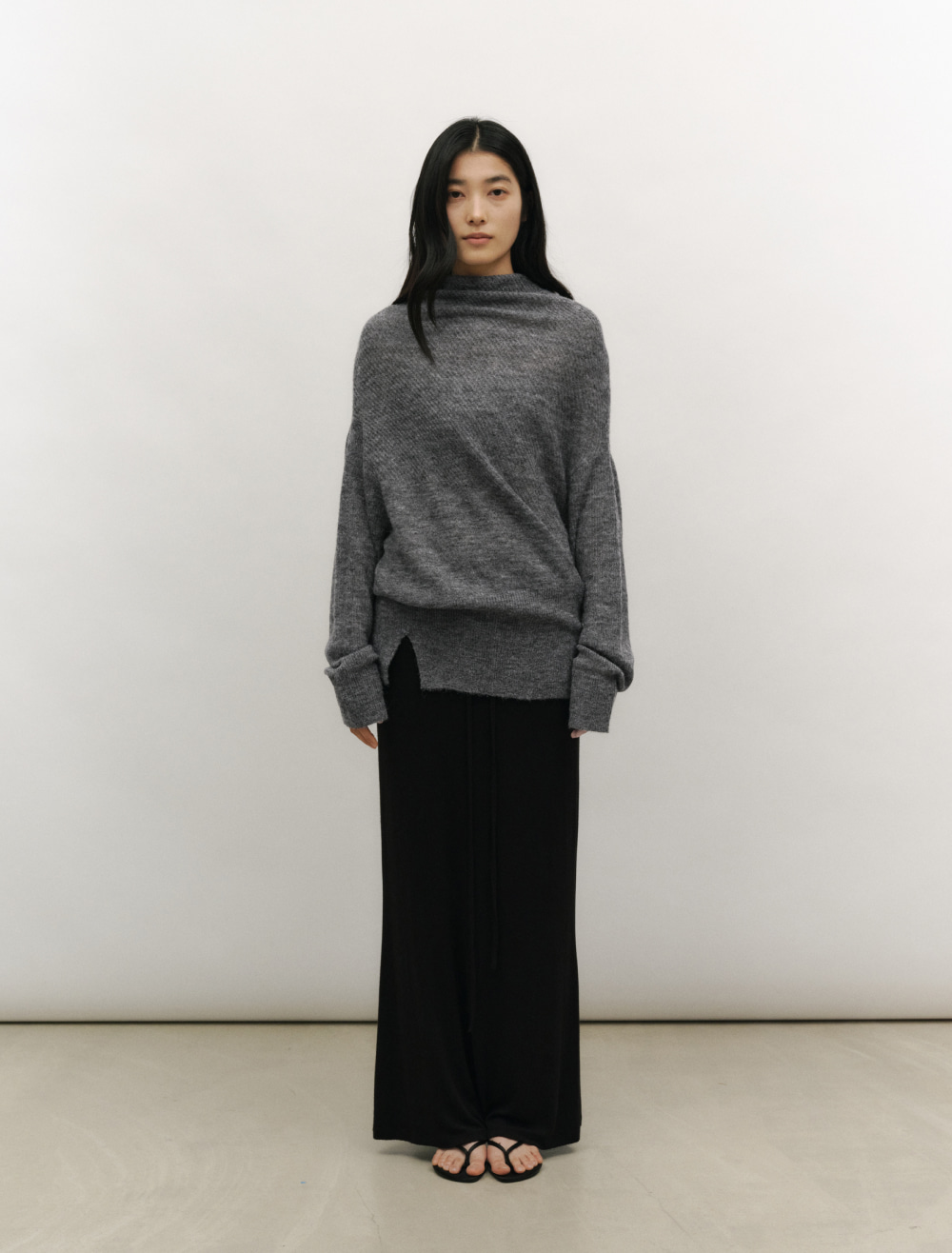 RELAXED OFF-SHOULDER KNIT [CHARCOAL] - Low Tide 사진 4/4