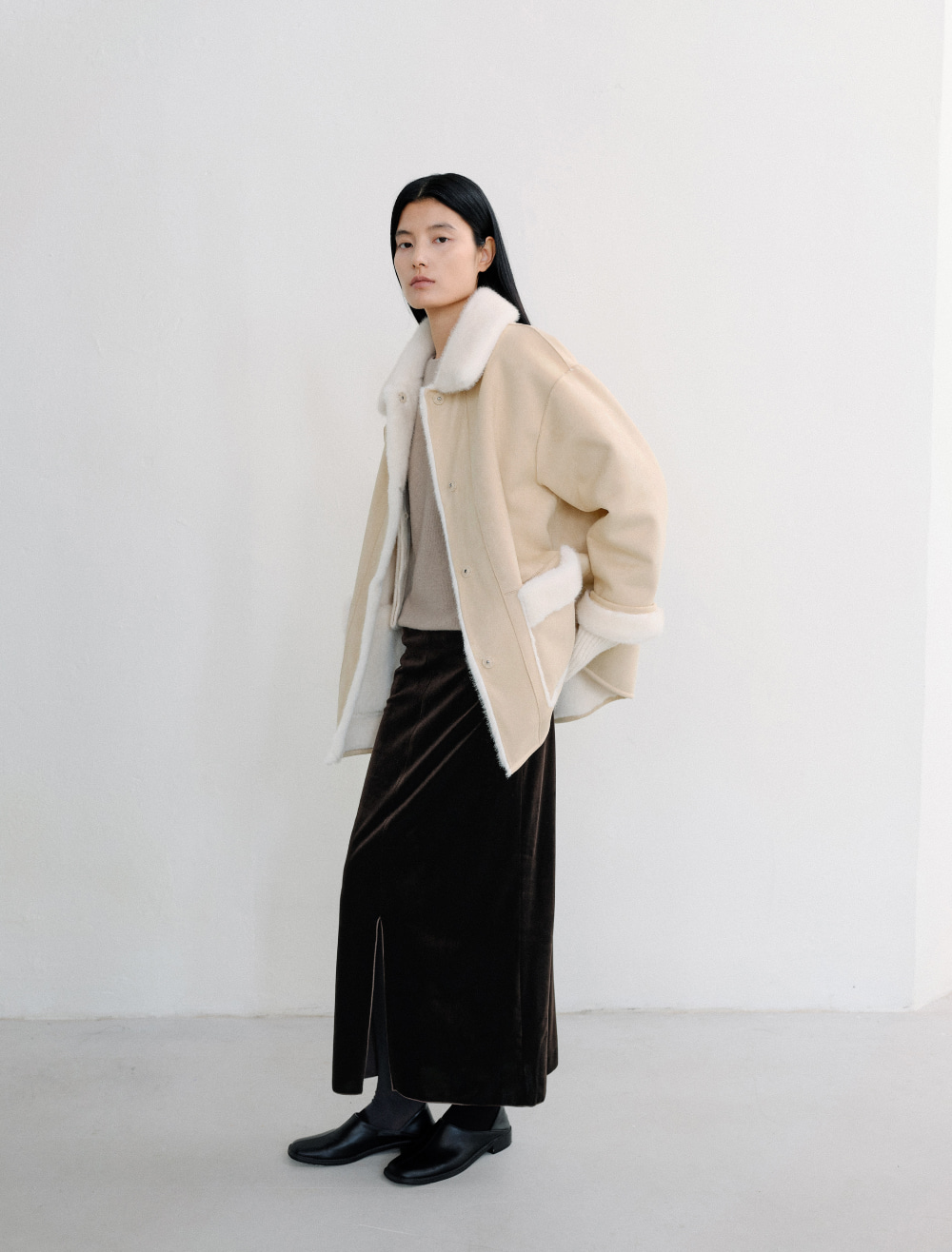 REVERSIBLE FUR SHEARLING COAT [IVORY] - Low Tide photo 3/4