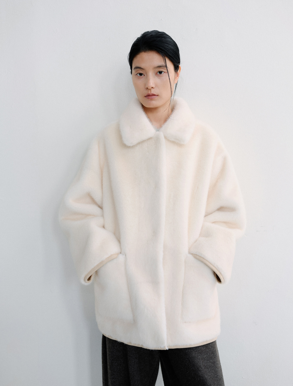 REVERSIBLE FUR SHEARLING COAT [IVORY] - Low Tide photo 2/4
