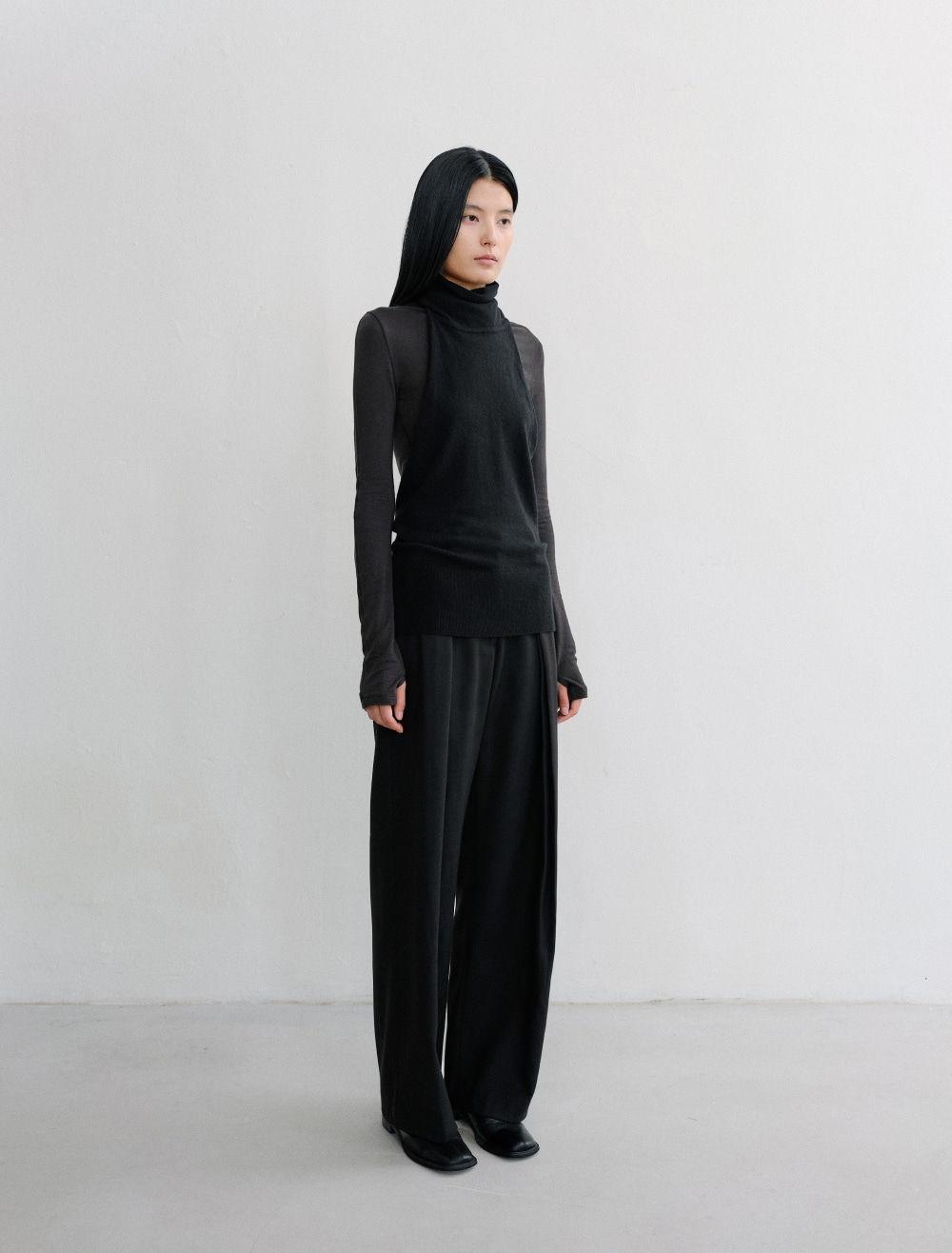 RELAXED DOUBLE TUCK WIDE PANTS [BLACK] - Low Tide 사진 2/4