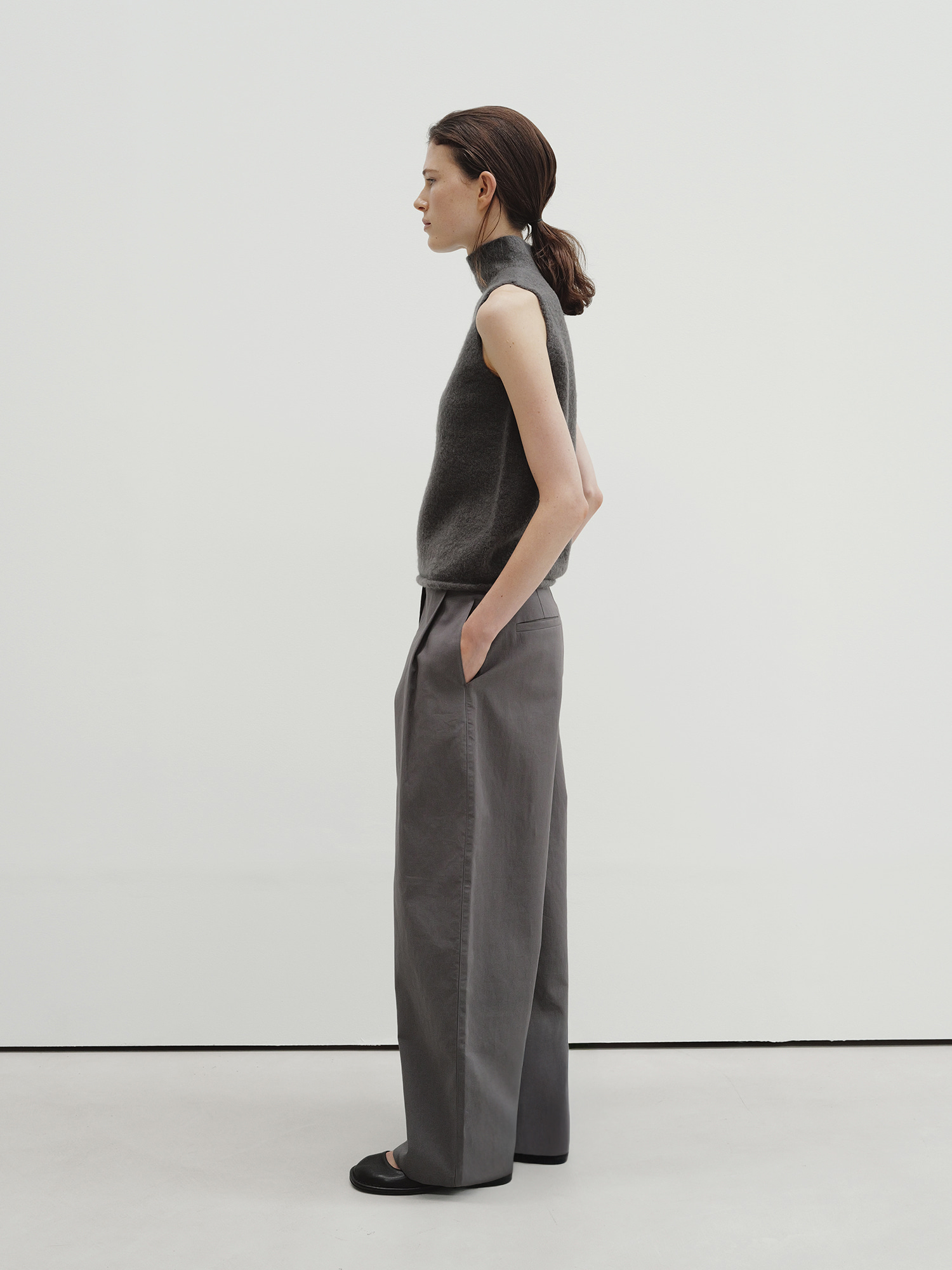 side tuck pants (stone gray) photo 2/4