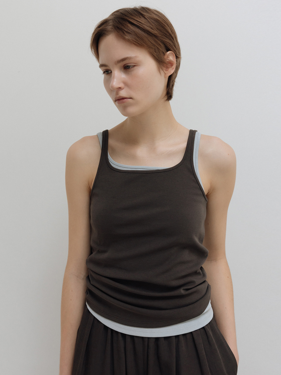 [20%] relaxed shirring pants (soil brown)