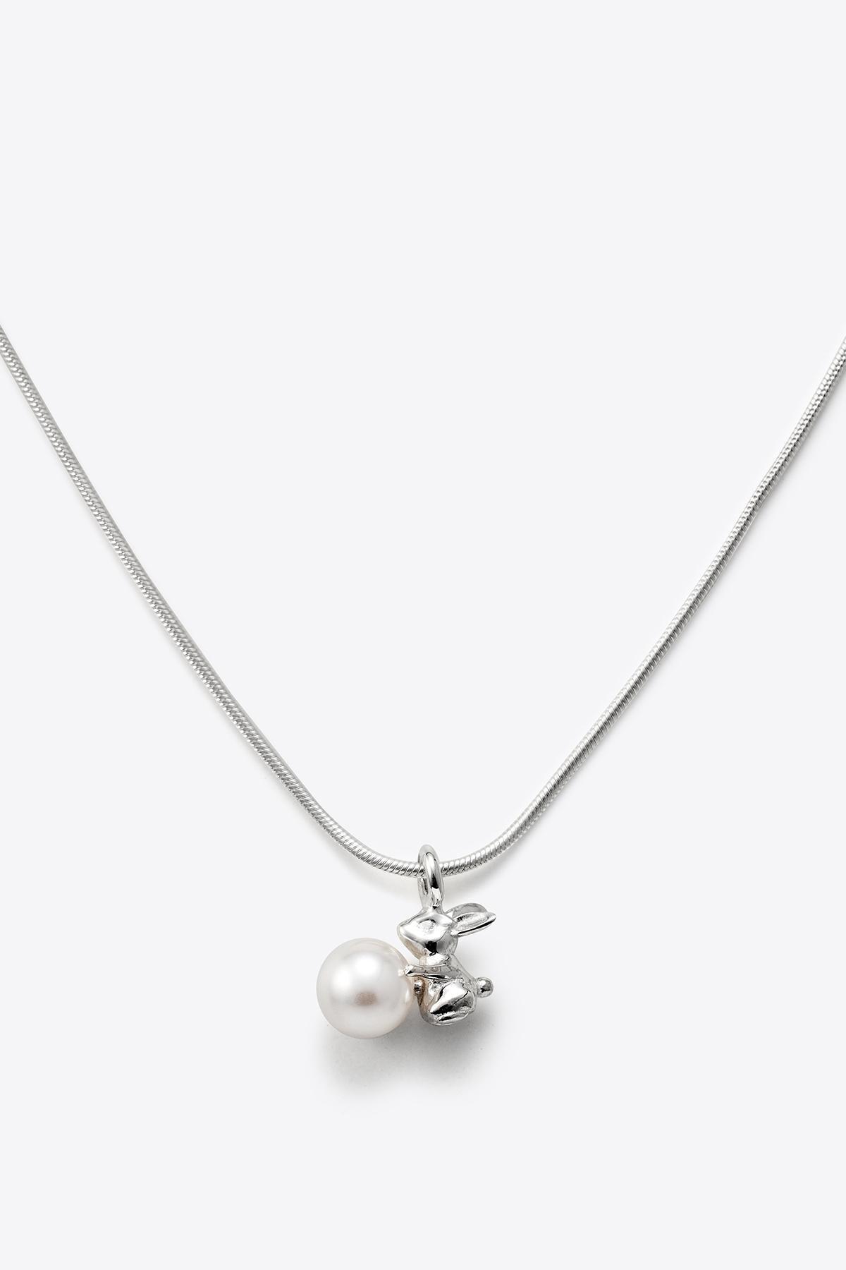Rabbit Holding The Moon Necklace 사진 3/4