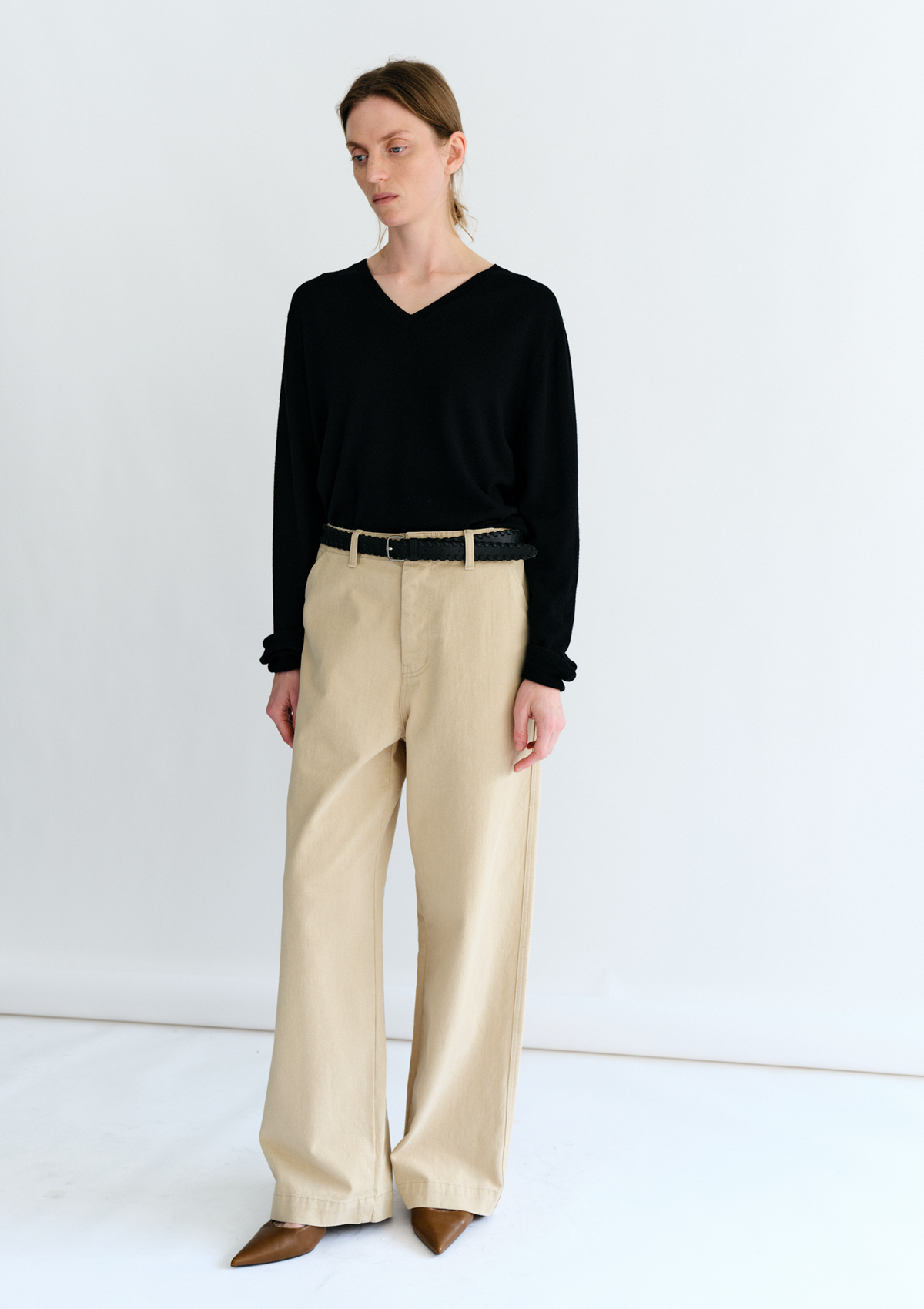 Merino Classic V-Neck Knit in Black 사진 1/4