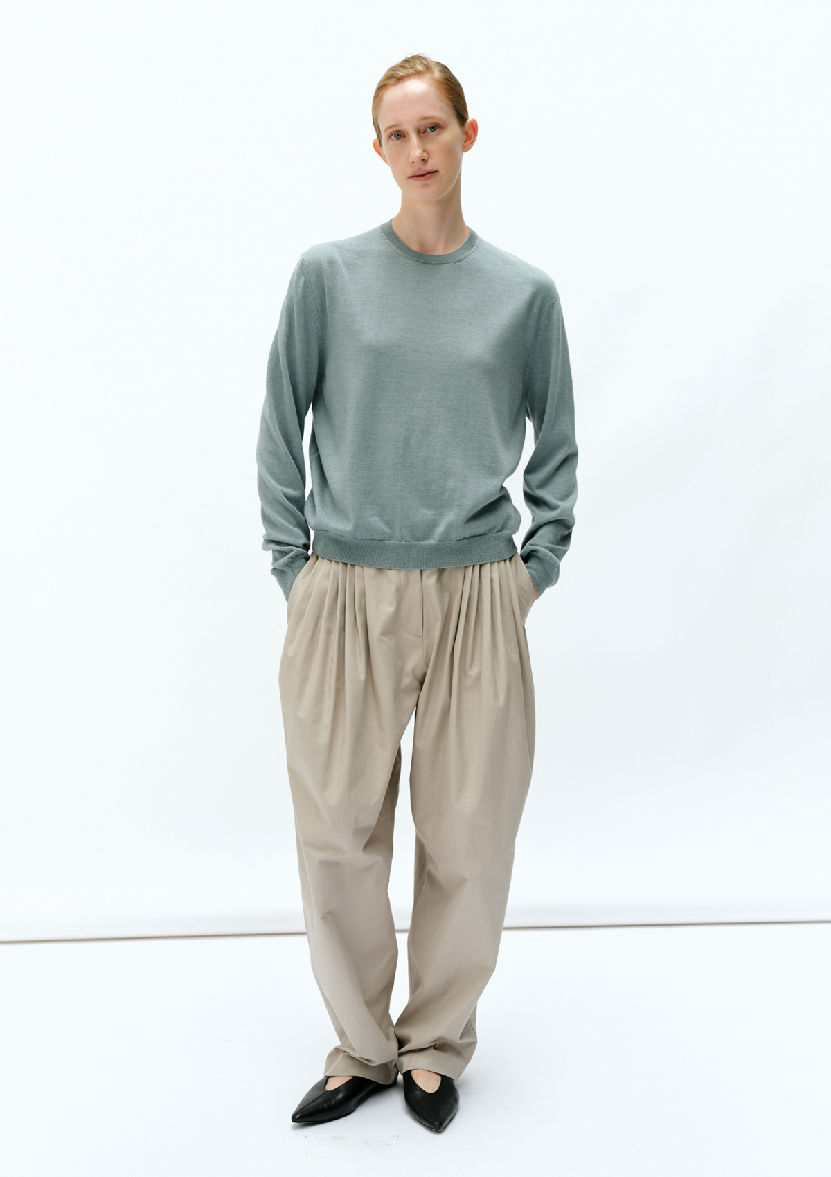 Merino Classic R-Neck Knit in Blue Gray 사진 1/4