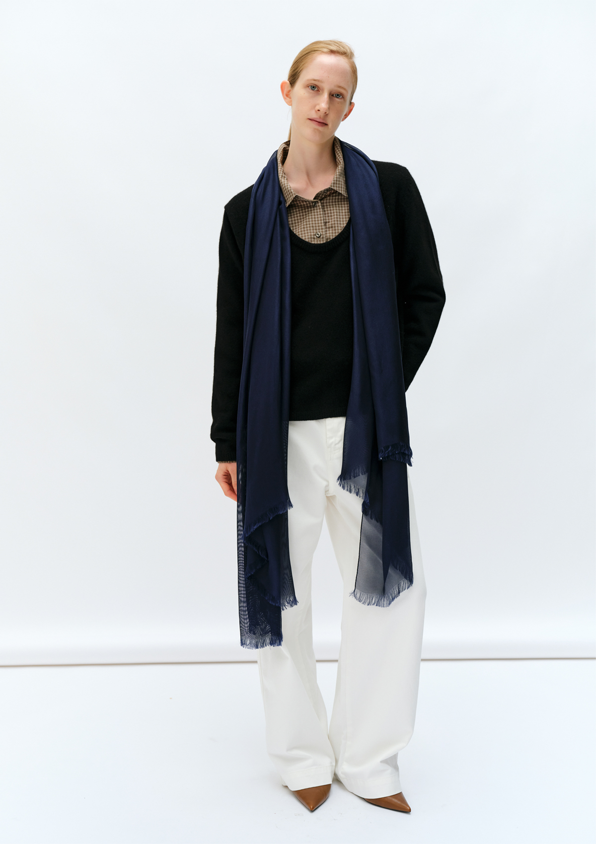 Ellen U-Neck Knit in Black 사진 1/4