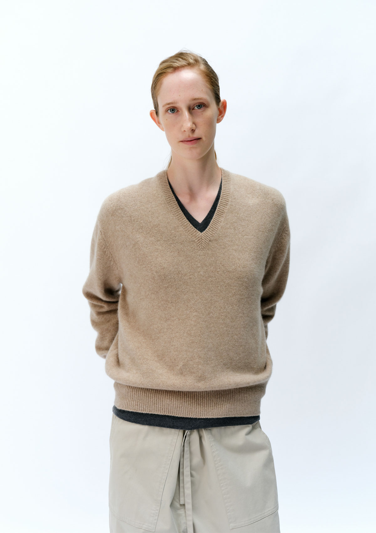15 Deep V-Neck Knit in Oatmeal 사진 1/4