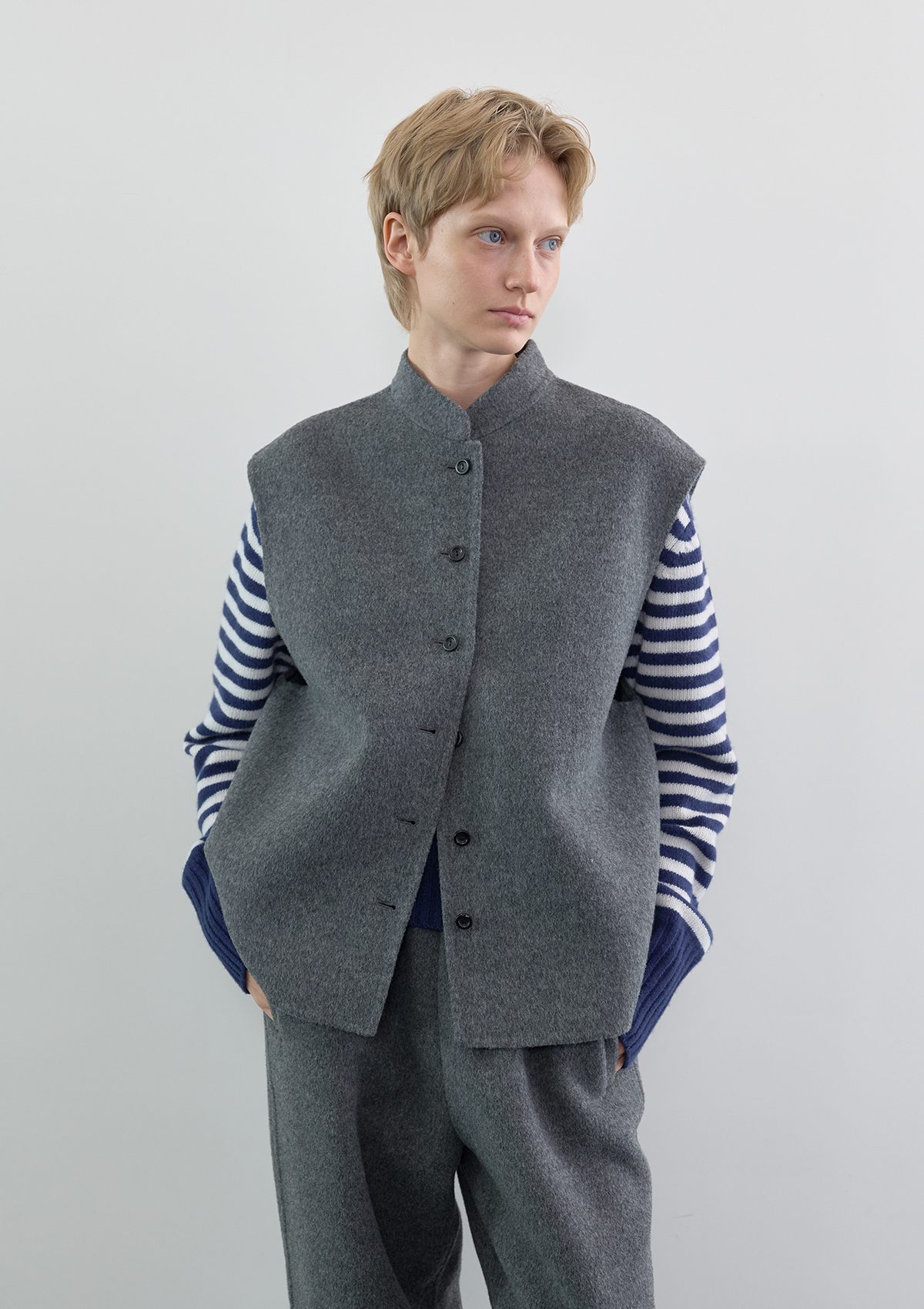 Handmade Vest in Gray 사진 1/4