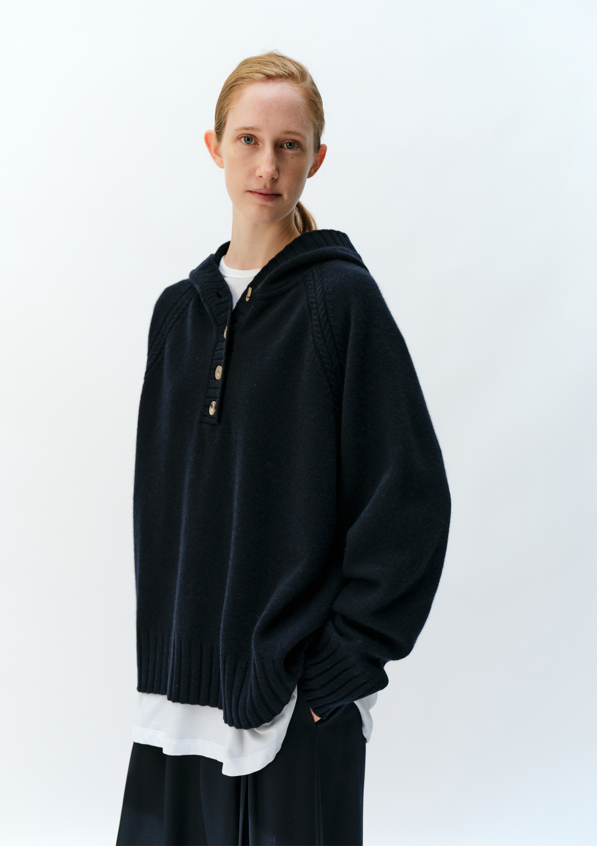 Room Hooded Knit in Navy 写真 3/4