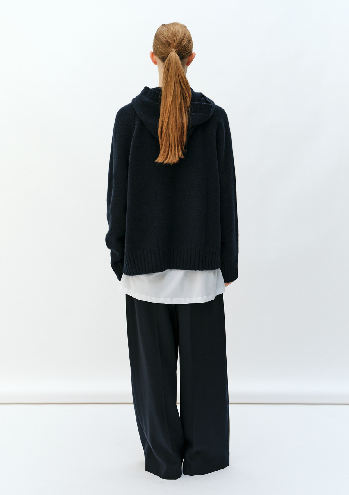 Room Hooded Knit in Navy 写真 4/4
