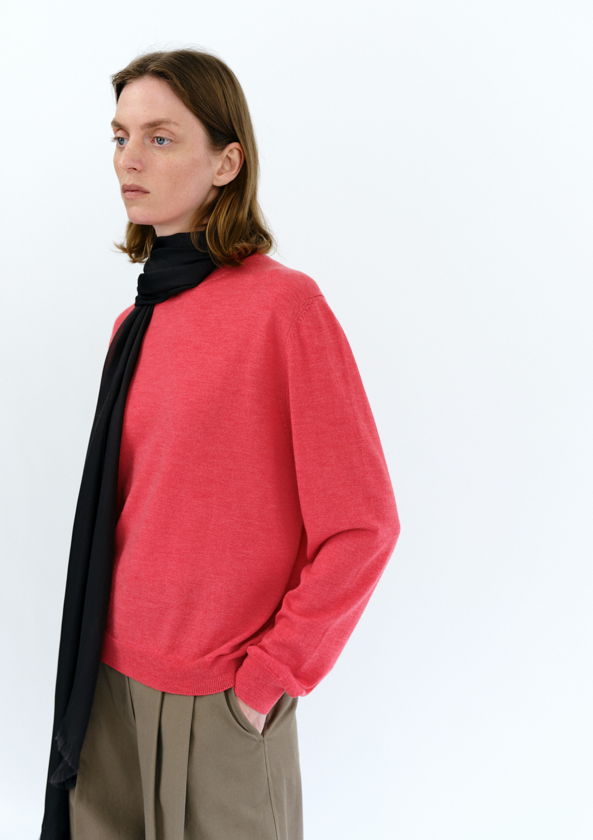 Merino Classic R-Neck Knit in Coral 사진 2/4