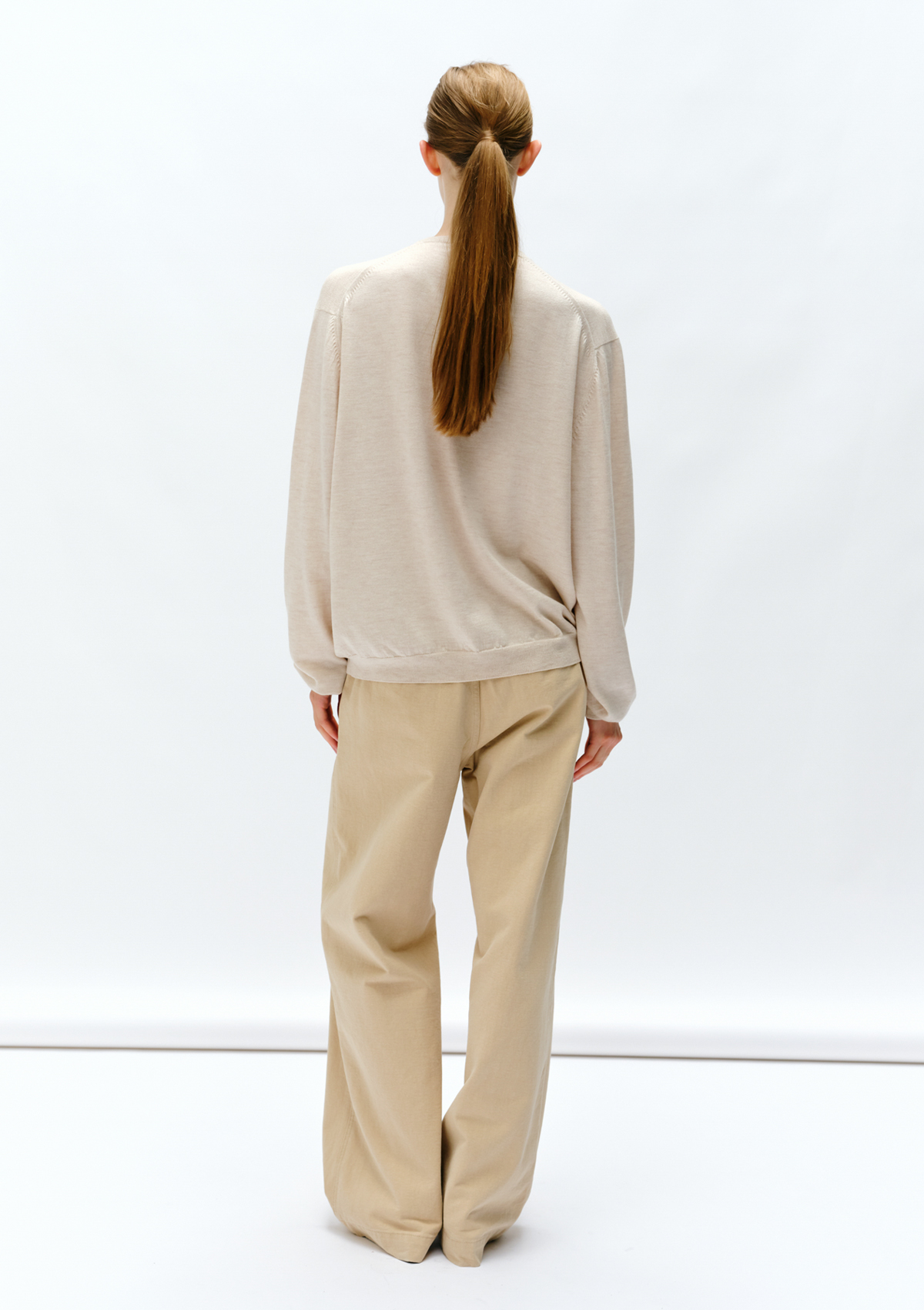 Merino Classic R-Neck Knit in Oatmeal 사진 3/4