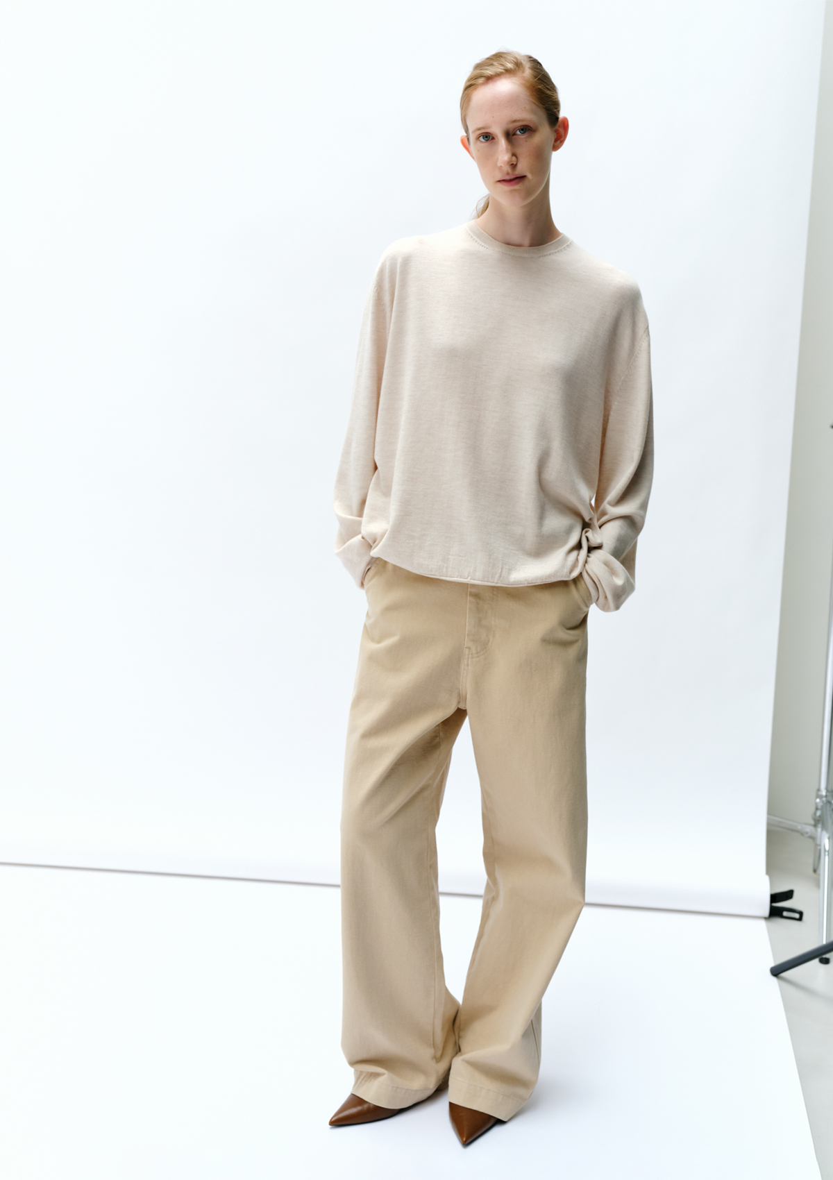 Merino Classic R-Neck Knit in Oatmeal 사진 2/4