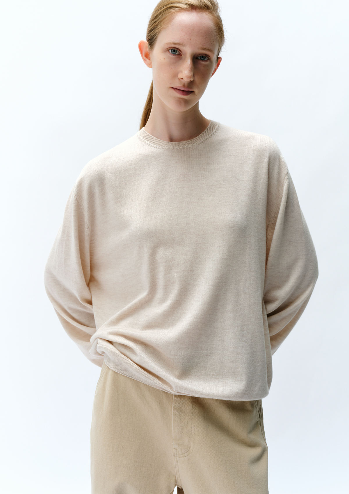 Merino Classic R-Neck Knit in Oatmeal 사진 1/4