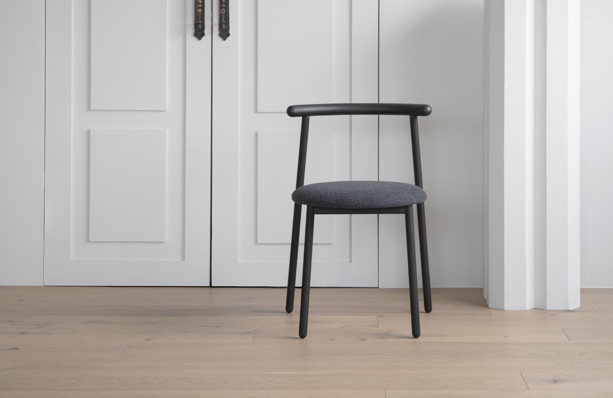 BOW CHAIR 사진 1/4