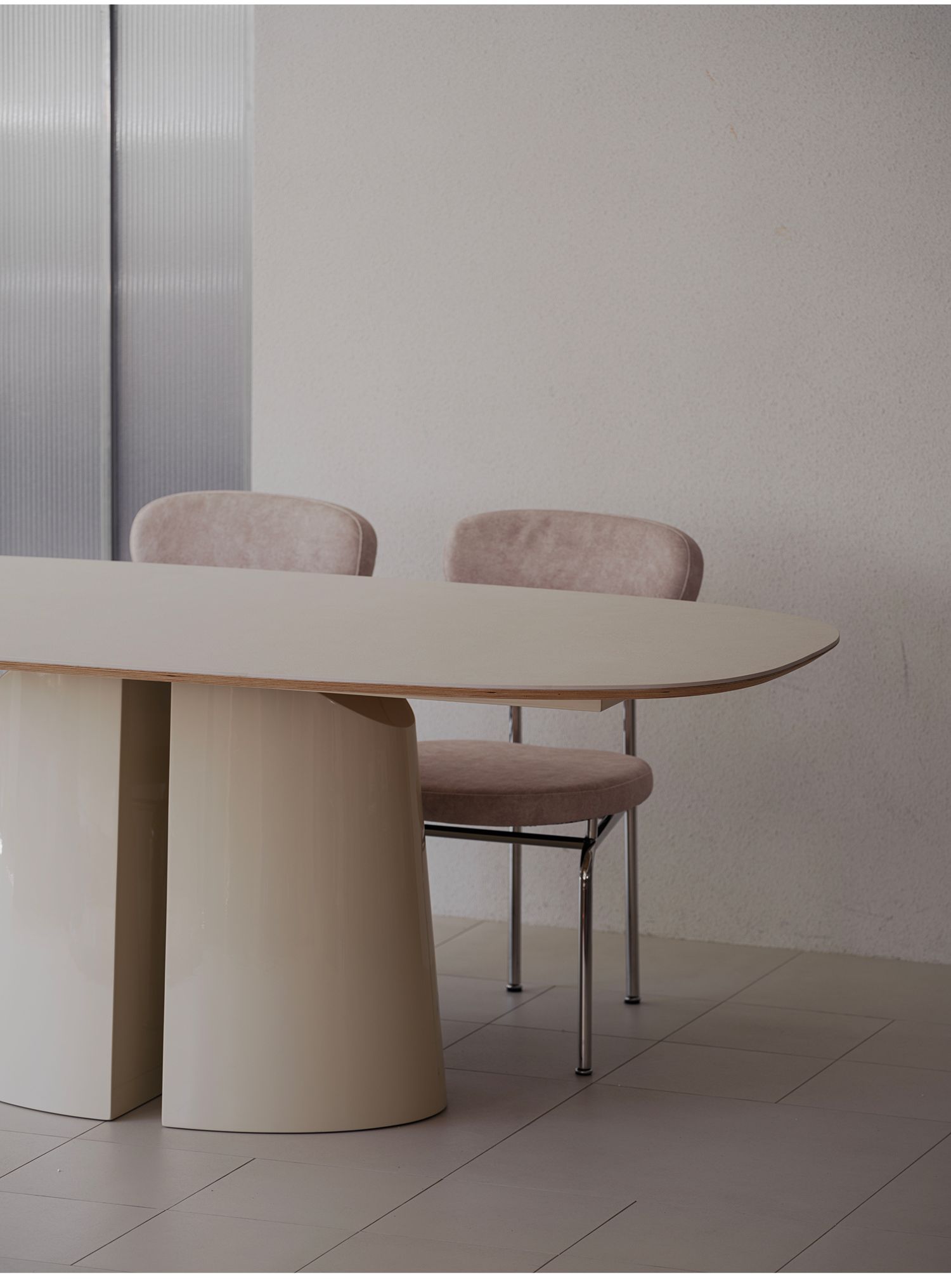 SLIT DINING TABLE