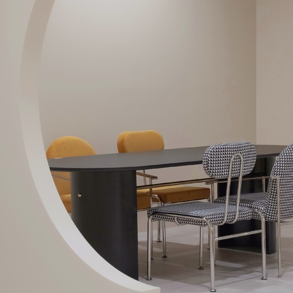 ROUND DINING TABLE | BLACK 사진 2/2